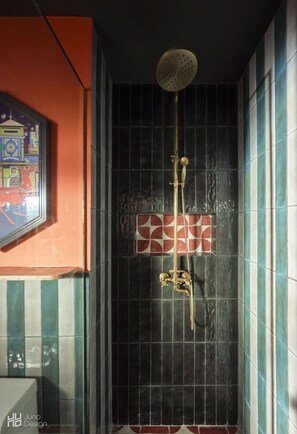 Hair dryer, towels, soap, shampoo - City Apartment Walk to Bui Vien (ben thanh)