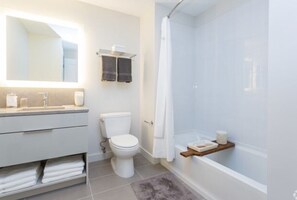 Hårtørrer, håndklæder, Sæbe, Toiletpapir