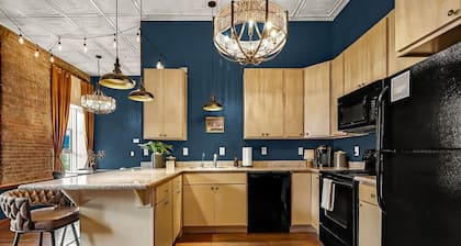Downtown View|In Unit Laundry|Parking|King Bed