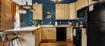 Downtown View|In Unit Laundry|Parking|King Bed