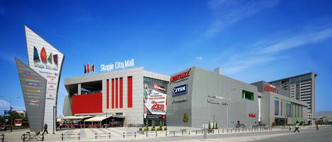 A modern shopping mall with multiple stores including Cineplex, Swarovski, and Pull&Bear.