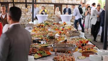 Free daily buffet breakfast