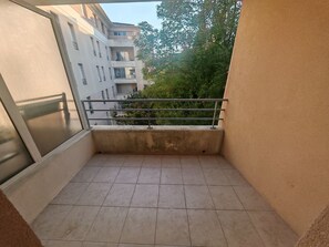 Property grounds - 2 room apartment, close to the sea (Vallauris)