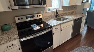 Micro-ondes, four, plaque de cuisson, lave-vaisselle