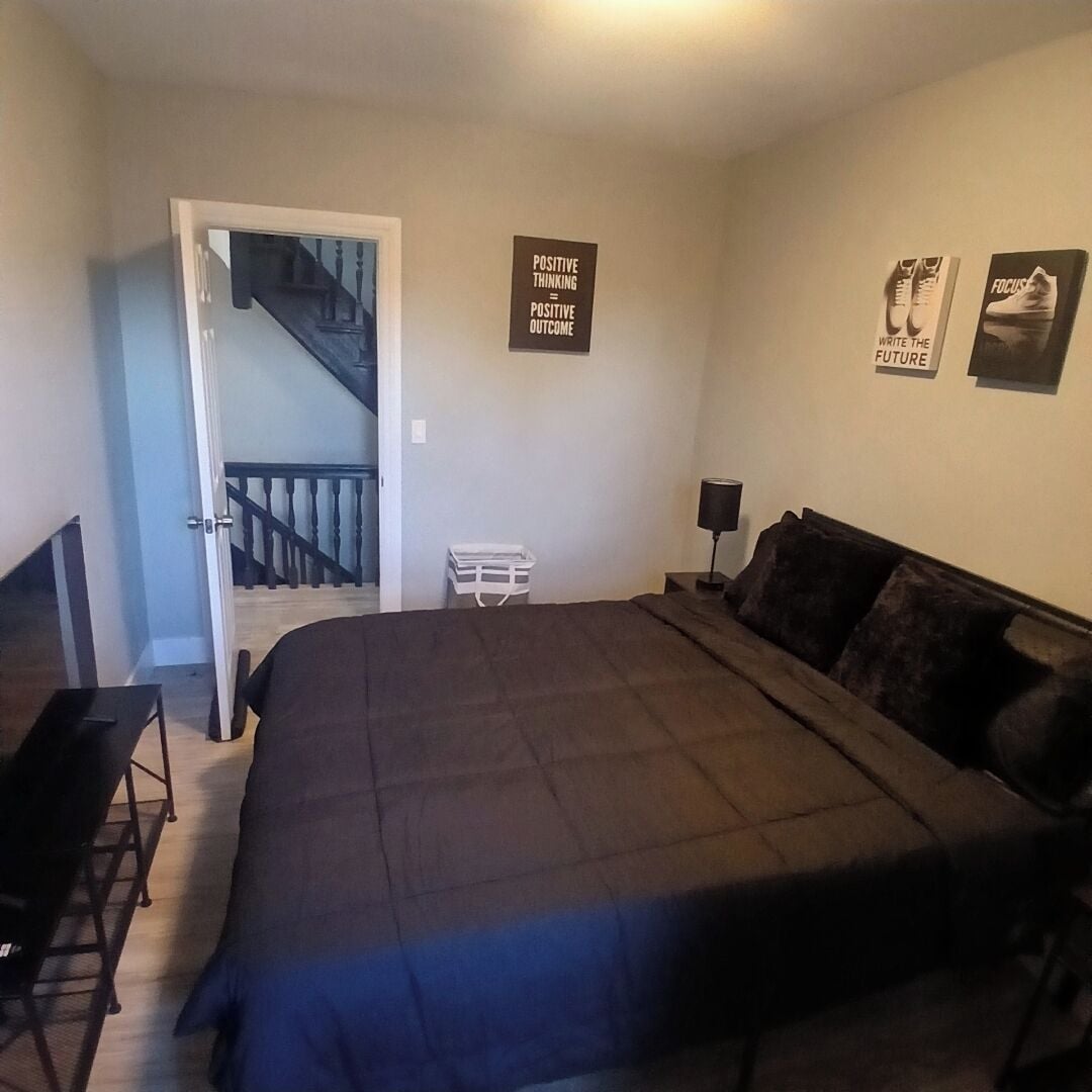 Iron/ironing board, internet, bed sheets