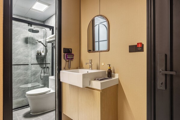 Dobbeltrom for 1 person – comfort, ikke-røyk | Bad | Dusj, regndusjhode, miljøvennlige toalettsaker og hårføner