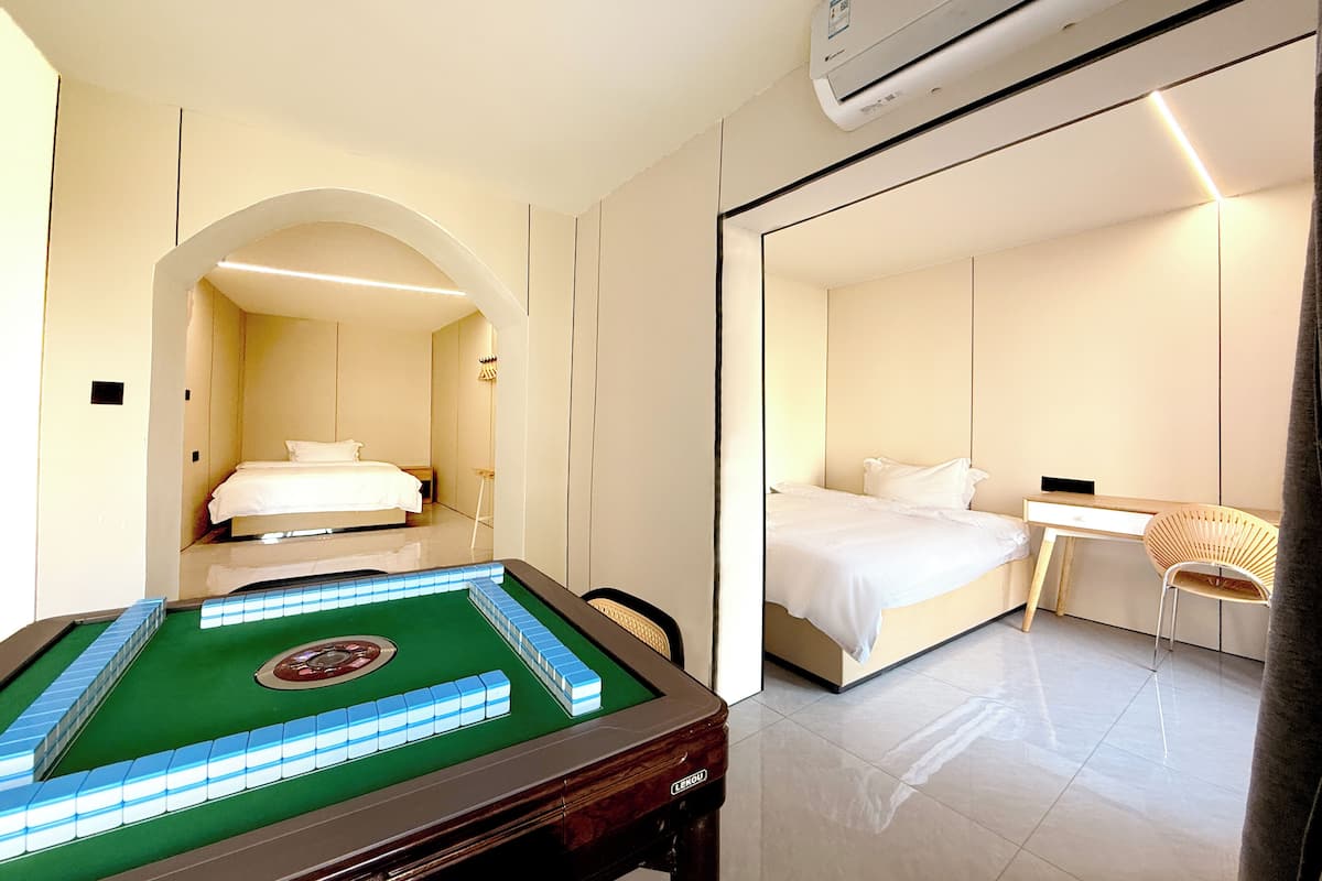 Estudi en suite de luxe | Escriptori, espai de treball apte per a portàtils i cortines opaques