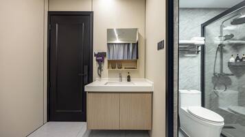 Economy Single Room | Egyptian cotton sheets, premium bedding, down comforters