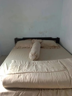 Desk - Nirmala Homestay  (Sarongan)