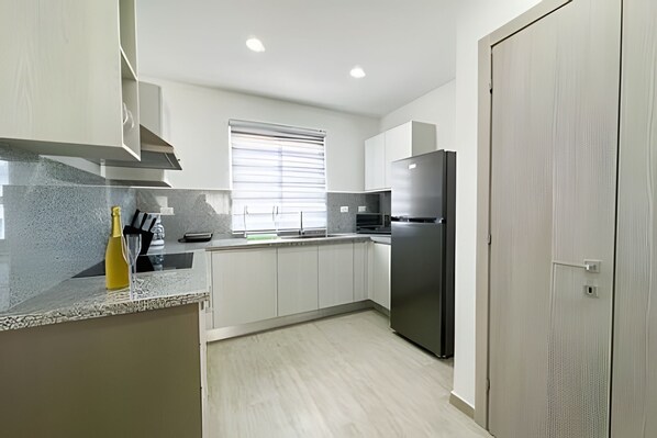 Fridge, microwave, oven, coffee/tea maker