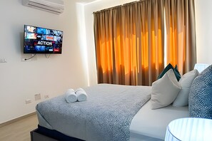 2 bedrooms, iron/ironing board, internet, bed sheets