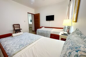 2 bedrooms, iron/ironing board, bed sheets