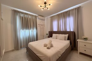 3 bedrooms, iron/ironing board, Internet, bed sheets