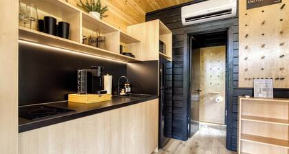 Smoky Nook • Soak & S’mores - Luxury Tiny Home w/ AC, Mountain Views & Fire-pit