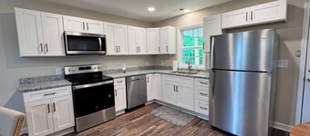 Downtown Liberty’s New Modern Cozy 4 Bed Townhome