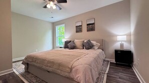 3 bedrooms, desk, free WiFi, bed sheets