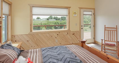 Selah Hills Ranch Off grid sustainable homestead 3 Bd 3 Ba 1/2 hour north of KC