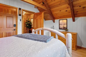 4 bedrooms, desk, iron/ironing board, travel crib