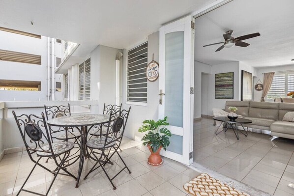 تناول الطعام بالخارج