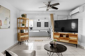 TV - Sun & Stay in Condado |  Prime Location, Sleeps 6+ (San Juan)