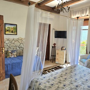 Deluxe Quadruple Room, Balcony, Hill View - Tramonti Divini Amalfi Country House (Tramonti)