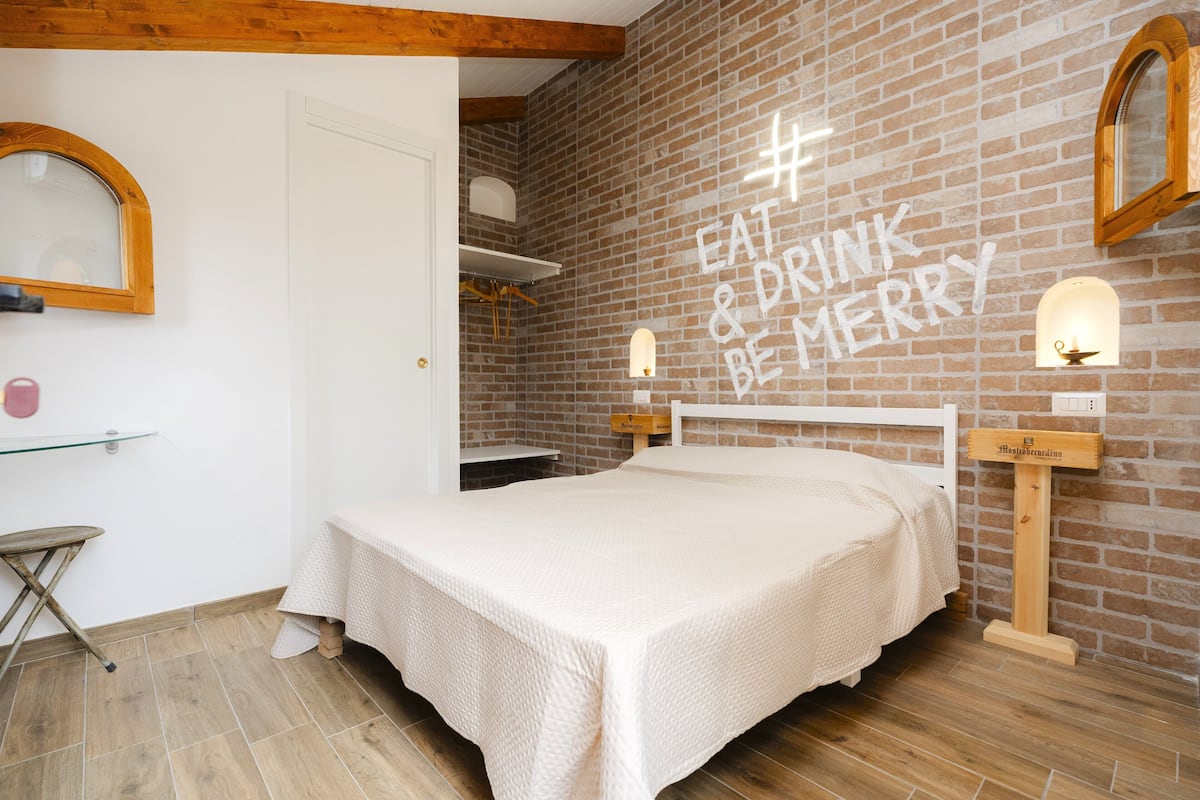Design Cabin | Minibar, iron/ironing board, free WiFi, bed sheets