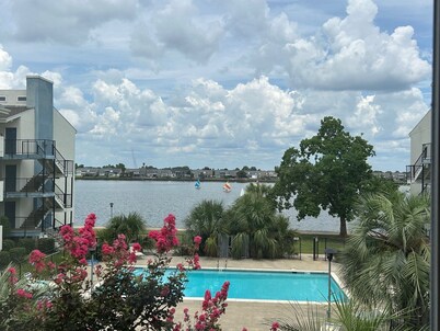 Charming 2Bd. waterfront living, pool, fitness rm. in serene Slidell