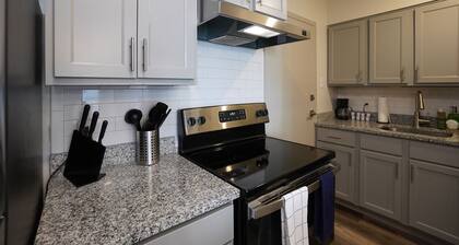 2-bedroom apartment in Midtown Memphis with AC, fitness room