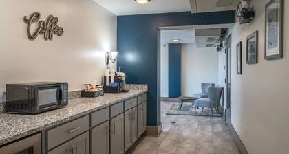 2-bedroom apartment in Midtown Memphis with AC, fitness room