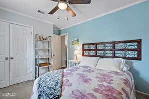Iron/ironing board, Internet, bed sheets