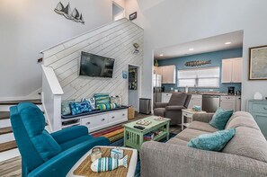 House, Multiple Beds, Patio, Golf View (34 Davis Love) | Living area | 42-inch flat-screen TV with digital channels
