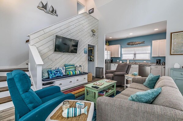 ハウス ベッド (複数台) パティオ ゴルフビュー (34 Davis Love) | リビング エリア | 42 インチの薄型テレビ (デジタル放送視聴可)