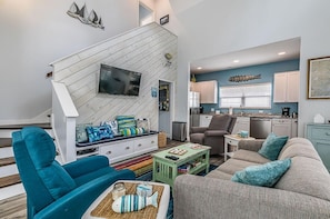 House, Multiple Beds, Patio, Golf View (34 Davis Love) | Living area | 42-inch flat-screen TV with digital channels