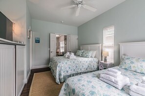 House, Multiple Beds, Patio, Golf View (34 Davis Love) | 3 bedrooms, individually decorated, individually furnished, bed sheets