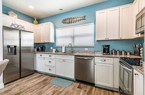 House, Multiple Beds, Patio, Golf View (34 Davis Love) | Private kitchen | Fridge, microwave, oven, stovetop