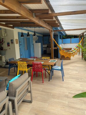 Outdoor dining - Chez Nouche Tropical stocking (Sainte-Anne)