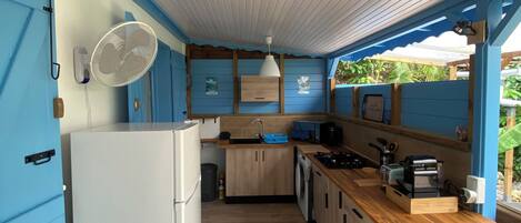 Fridge, microwave, stovetop, coffee/tea maker