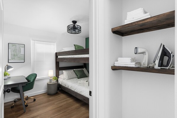 Iron/ironing board