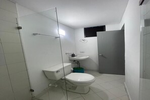 Handtücher, Seife, Toilettenpapier