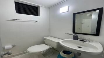 Toallas, jabón, papel de baño