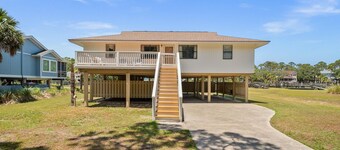 Coastal Charm With Canal Views - 419 Tarpon Blvd, Fripp Island