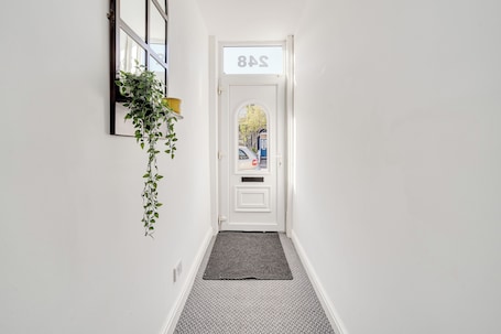 Interior. The Old Bike Cabin- Flat 2
Bright and modern two bed apartment!