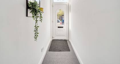 The Old Bike Cabin- Flat 2
Bright and modern two bed apartment!