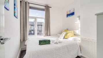 2 bedrooms, iron/ironing board, WiFi, bed sheets