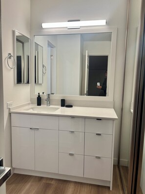 Toallas, jabón, champú y papel higiénico