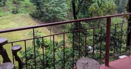 Guddadamane Homestay Estate View Room