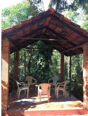 Outdoor dining - Guddadamane Homestay Estate View with Private Hut (Chikkamagaluru)