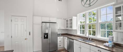 บ้านพัก, หลายเตียง, ระเบียง, วิวทะเล (723 Seahorse Rd) | ครัวส่วนตัว | ตู้เย็น, ไมโครเวฟ, เตาอบ, เตาประกอบอาหาร