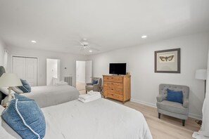 House, Multiple Beds, Balcony, Ocean View (723 Seahorse Rd)