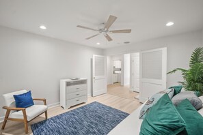 House, Multiple Beds, Balcony, Ocean View (723 Seahorse Rd)